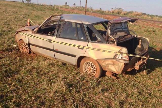 Homem morre ao perder controle de dire&ccedil;&atilde;o e capotar ve&iacute;culo na MS-145