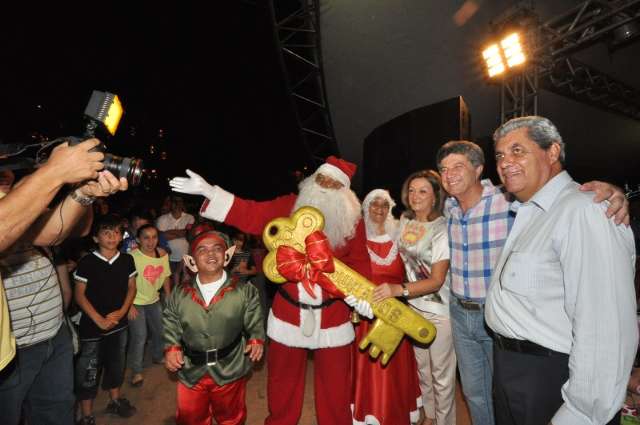 Dourados inaugura ilumina&ccedil;&atilde;o de natal com mais de 1,5 milh&atilde;o de l&acirc;mpadas