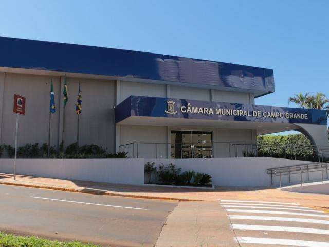 Promotor pede na Justi&ccedil;a demiss&atilde;o de metade dos comissionados da C&acirc;mara