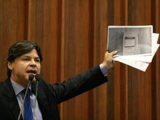 Paulo Duarte é o propositor da lei aprovada por unanimidade. Ele cobra o cumprimento da legislação. (Foto: Giuliano Lopes)