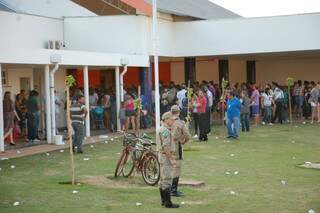 Escola onde ocorreu suposta intoxicação suspendeu aulas nesta quarta-feira. (Foto: Simão Nogueira)