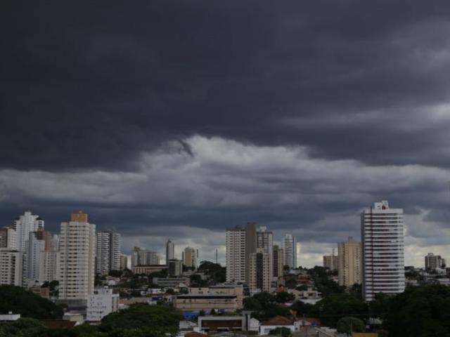 Bairros da Capital registram chuva forte, granizo e ventos de 73 km/h 