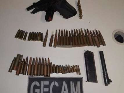 Comerciante é preso com pistola e dezenas de munições de grosso calibre 