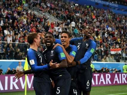 Com gol de Umtiti, França volta à final da Copa após 12 anos