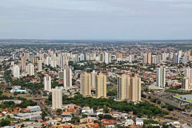 Ter&ccedil;a-feira amanhece com tempo nublado e chuva continua no Estado 