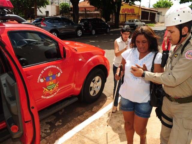Mulher cega cai em bueiro sem sinaliza&ccedil;&atilde;o na Vila Am&eacute;rica