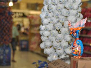 De um comércio para o outro, ovos de Páscoa têm variação de até 79,88% nos preços. (Foto: Marlon Ganassin)