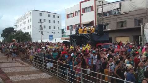 Nem chuva estraga o Carnaval do Cordão Valu, que bombou no 1º dia 