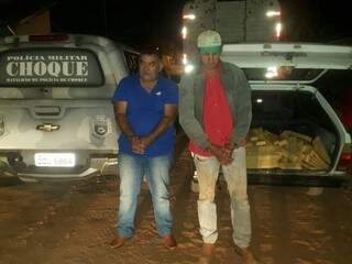 Na entrega da encomenda, dupla é presa com quase 100 kg de maconha Na entrega da encomenda, dupla é presa com quase 100 kg de maconha