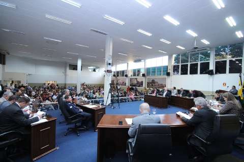 Na 1ª sessão, Câmara define comissões e IPTU em distritos divide vereadores