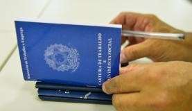 Minist&eacute;rio tem for&ccedil;a-tarefa para emiss&atilde;o de carteiras de trabalho