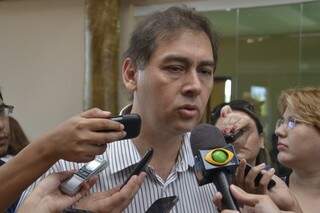 Bernal insinua que servidores agem contra a administração a mando de adversários políticos (Foto: Cleber Gellio)