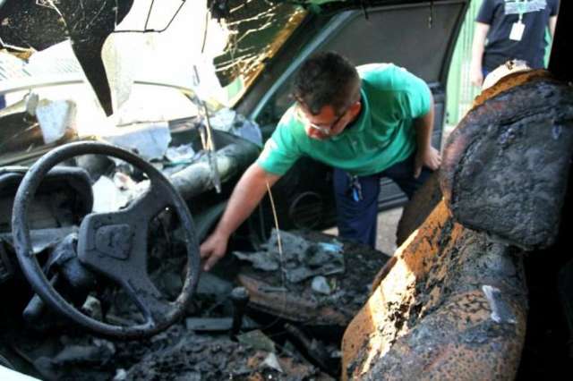 Curto-circuito causa inc&ecirc;ndio e destr&oacute;i ve&iacute;culo na Coronel Antonino 