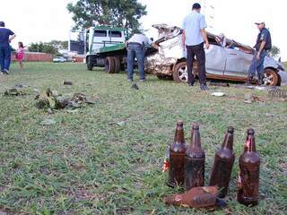 Polícia encontrou garrafas de cerveja no carro e vai solicitar exames de alcoolemia (Foto: Fernando da Mata)