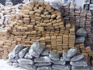 Tabletes da droga somaram 439 kg de maconha (Foto: PRF)