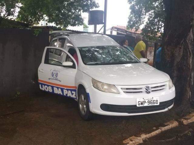 Idoso n&atilde;o responde mensagens no Whats e parentes o encontram morto em casa