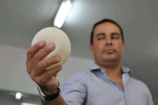 Apesar de documento sobre silicone, pol&iacute;cia vai esperar resultado de DNA
