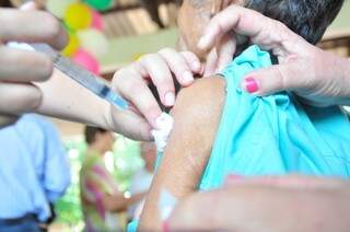 Meta é imunizar 80% da população alvo no País (Foto: João Carrigó/Arquivo)
