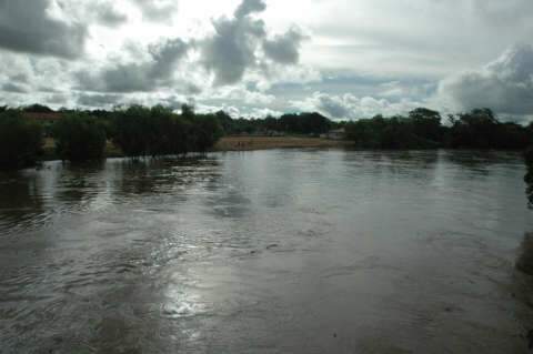  Rio Aquidauana sobe 5,8 metros e deixa autoridades em alerta