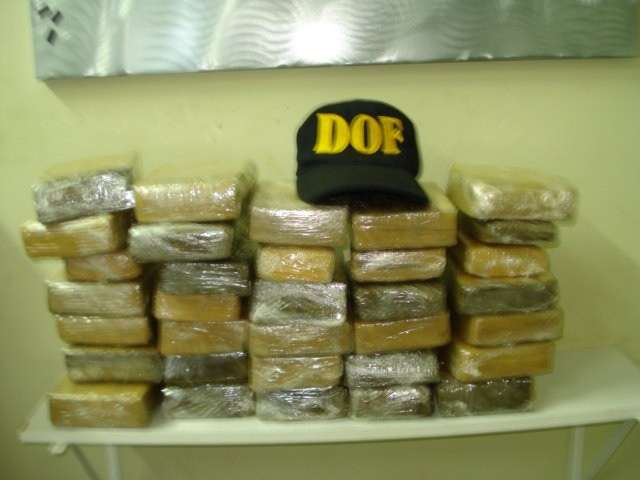 Adolescente &eacute; apreendida caminhando pela rodovia MS-289 com 20 kg de maconha