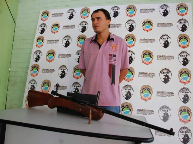  Pol&iacute;cia apreende fuzil alem&atilde;o no bairro Dom Ant&ocirc;nio Barbosa