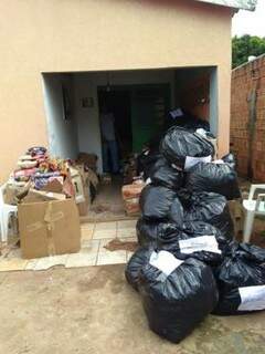Quatro equipes da Solurb recolheram alimentos, brinquedos e roupas para doação. 