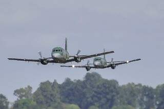 Aviões em voo de treinamento (foto: Marcelo Calazans)