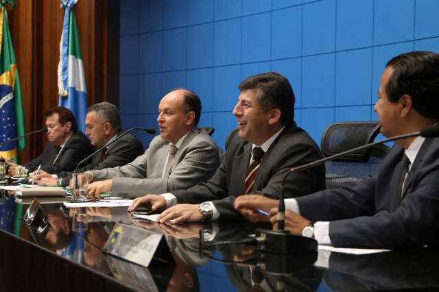 Deputados mant&ecirc;m vetos do governador de projetos do ano passado