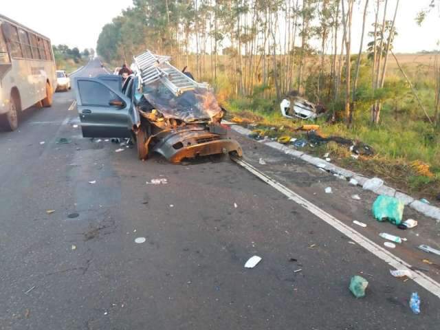 Um morre e outros tr&ecirc;s ficam feridos ap&oacute;s colis&atilde;o na MS-276 em Ivinhema