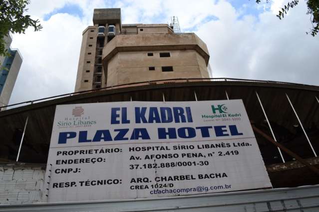 Bombeiros interditam obra do grupo El Kadri na Afonso Pena depois de acidente