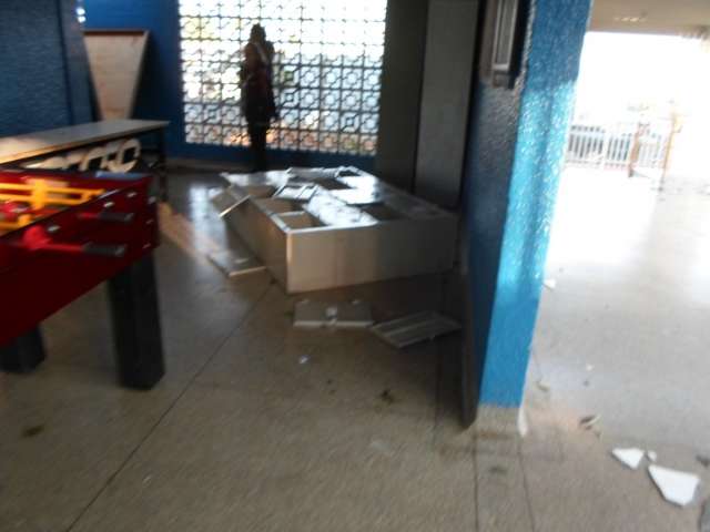 Escola estadual suspende aulas e faz mutir&atilde;o ap&oacute;s estragos da chuva