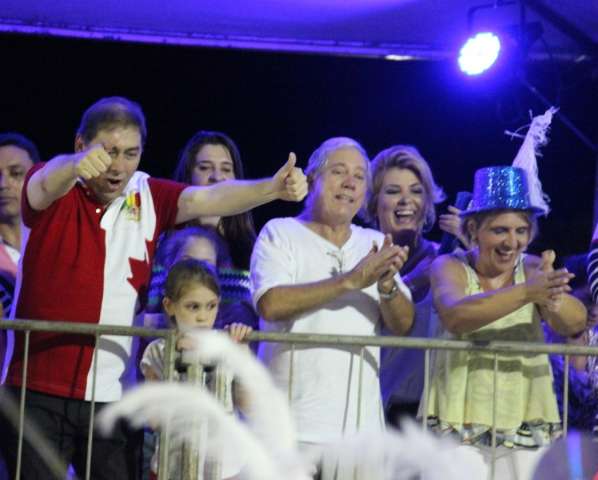 Prefeito foi ao Carnaval de Corumb&aacute; ap&oacute;s pol&ecirc;mica, mas n&atilde;o desfilou