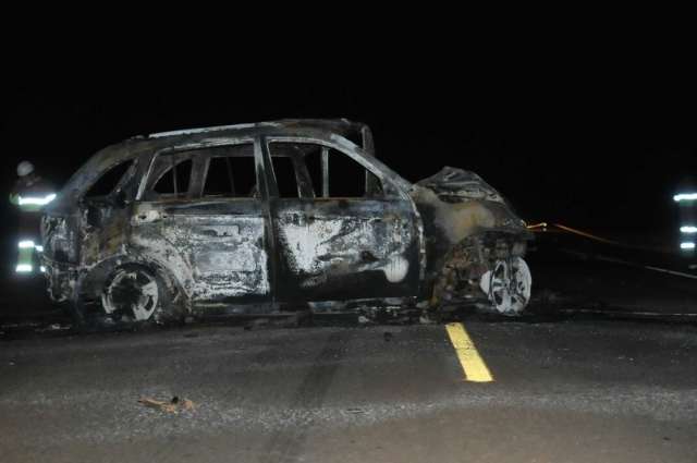 Colis&atilde;o entre dois ve&iacute;culos na BR-163 mata fam&iacute;lia carbonizada