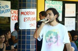 Estudante adotou o rap para se manifestar. (Foto: Marcos Ermínio)