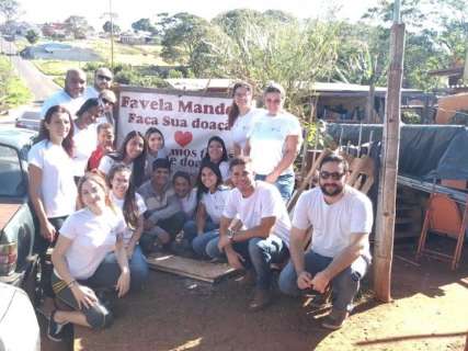 Procura-se voluntário para brincar com as crianças da Favela Mandela