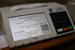 Não adianta ligar: urna avisa que só funcionará no dia 2 de outubro. (Foto: Marcos Ermínio)