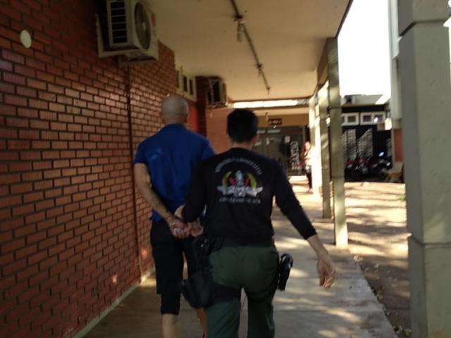 Preso, pai diz que espancou filho de 5 anos ap&oacute;s v&ecirc;-lo beijar outra crian&ccedil;a