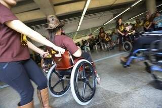 Cadeirante em terminal rodoviário. Pessoas com deficiência e de baixa renda podem solicitar benefício pela internet. (Foto: Marcelo Camargo/Agência Brasil)