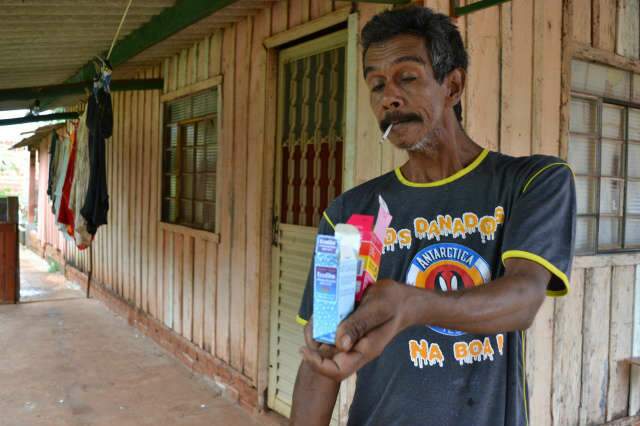  "Foi algu&eacute;m que queria fazer maldade", diz homem sobre &aacute;gua sanit&aacute;ria no olho