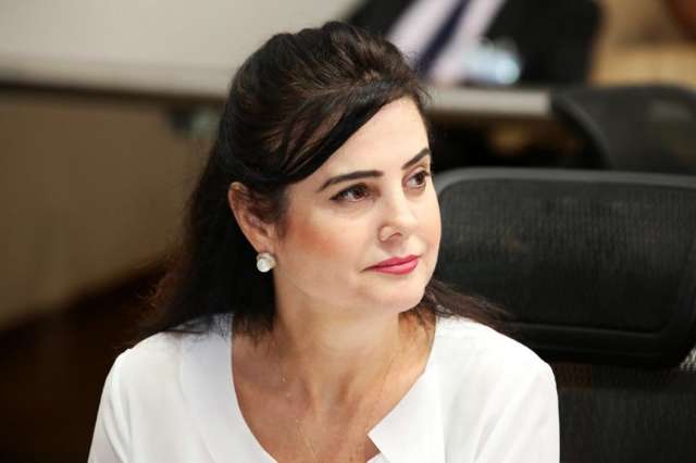 Justi&ccedil;a prev&ecirc; multa de R$ 100 mil se deputada mantiver CPI do Cimi