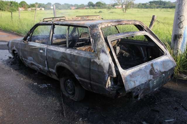 Carro pega fogo e pedreiro perde material de trabalho e locomo&ccedil;&atilde;o