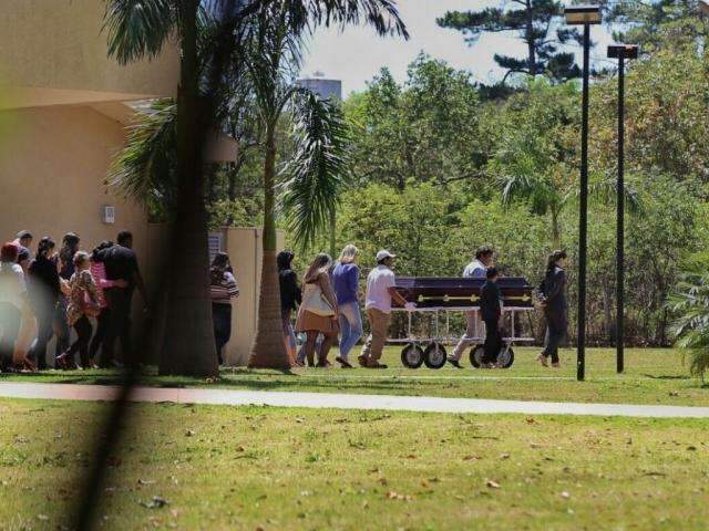 Em cerim&ocirc;nia reservada, fam&iacute;lia enterra ex-vereador encontrado morto 