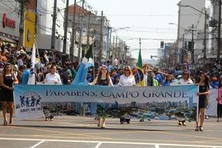Segundo a PM, quase 6 mil pessoas participaram do desfile. (Foto: Marcos Ermínio)