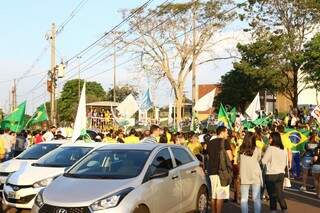 Ato organizado por mulheres a favor do candidato Jair Bolsonaro, em Campo Grande (Henrique Kawaminami)