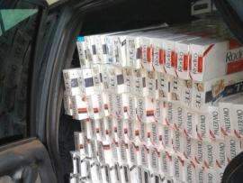 Em vistoria, Pol&iacute;cia encontra 25 caixas de cigarro do Paraguai em carro de SP