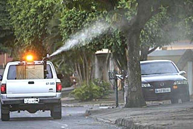 Combate ao Aedes &eacute; intensificado  em 8 bairros com carros fumac&ecirc; 