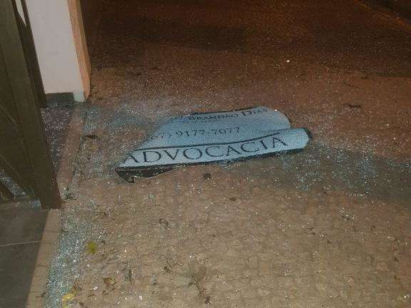 Advogada tem escrit&oacute;rio depredado e desconfia de retalia&ccedil;&atilde;o pol&iacute;tica