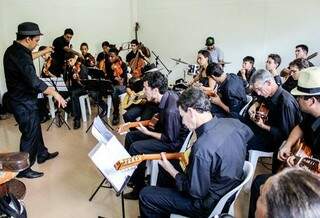 No ano passado, a Orquestra participou do Festival Jazz e Viola, que teve a participação do violeiro Roberto Corrêa. (Foto: Foto: Kleomar Carneiro)