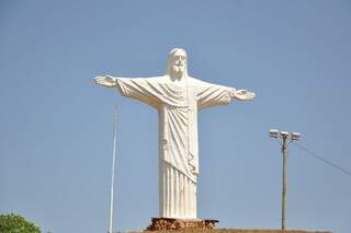 Inaugurado em 2008, Cristo tem simpatia de visitantes e não faz tanto sucesso com a população.