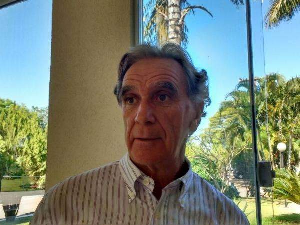Deus precisava de um centro-avante no c&eacute;u, diz filho no adeus a Coquinho
